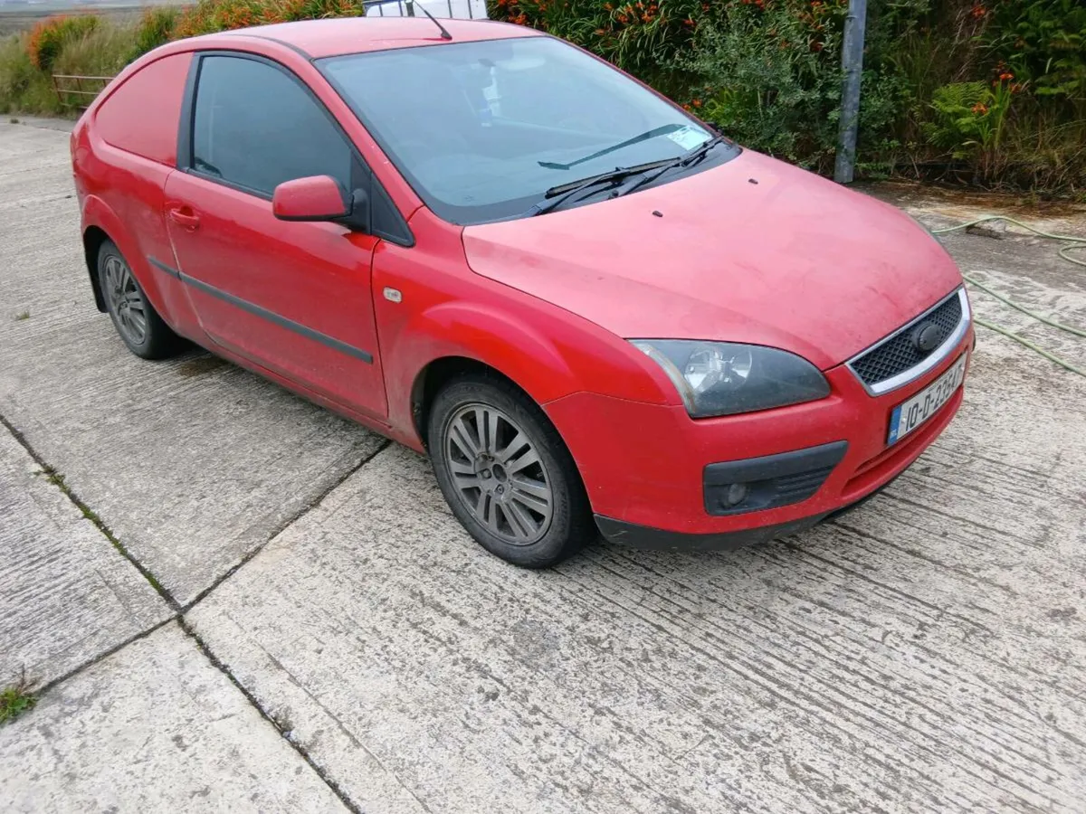 2010 ford focus van - Image 1
