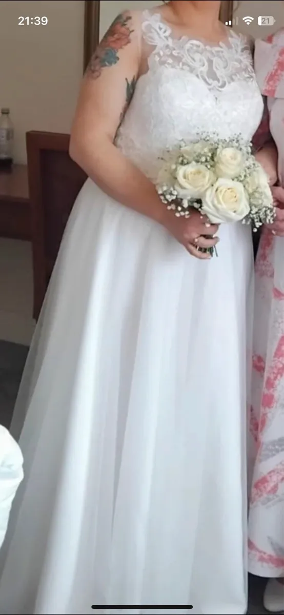 Wedding dress - Image 1