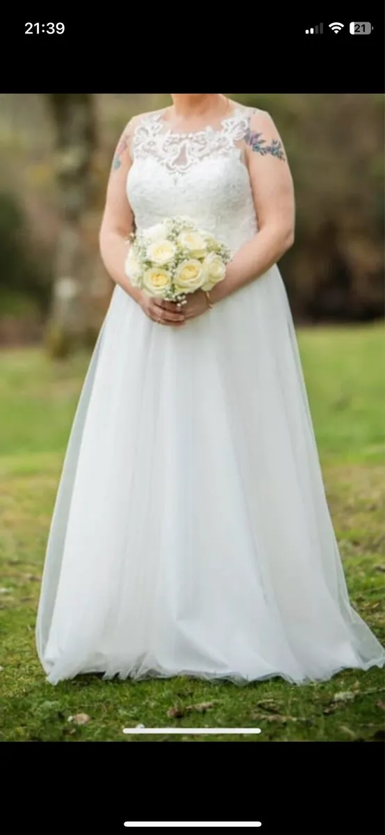 Wedding dress - Image 2