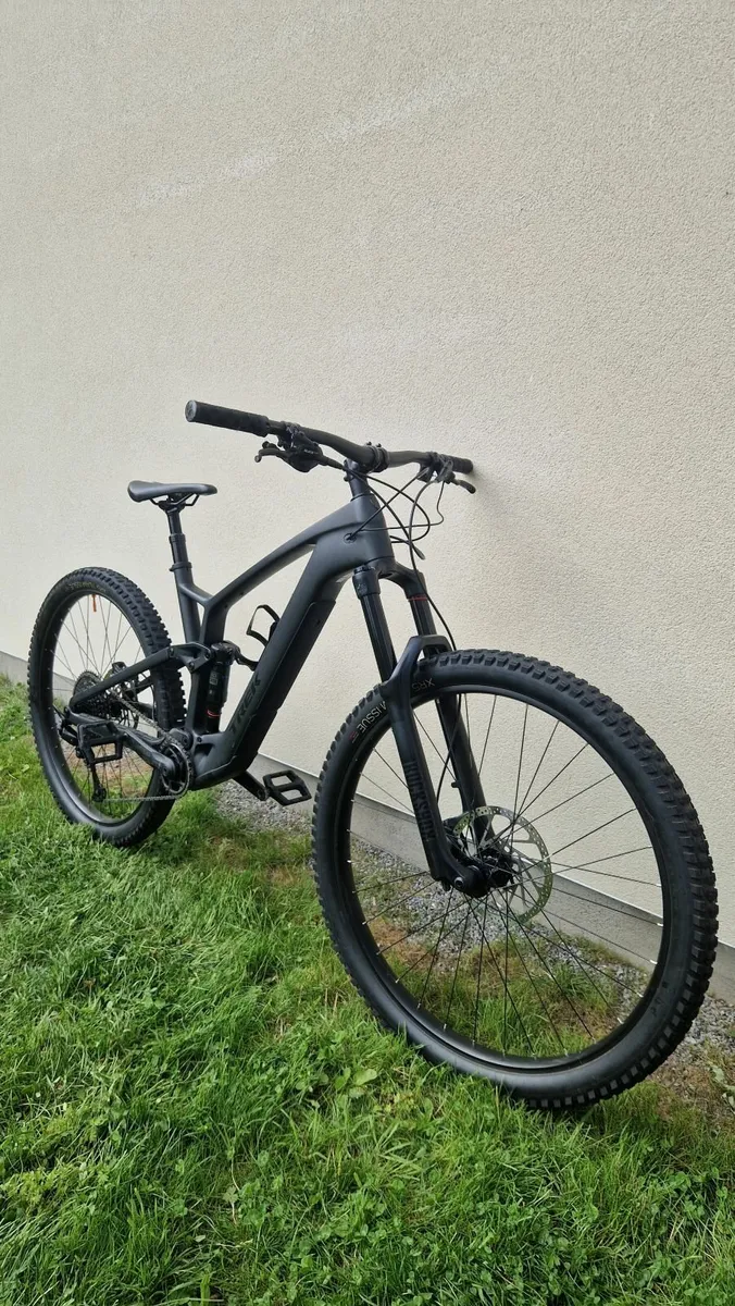 2023 Trek Fuel EXe 9.5 in Matte Dnister Black XL - Image 1