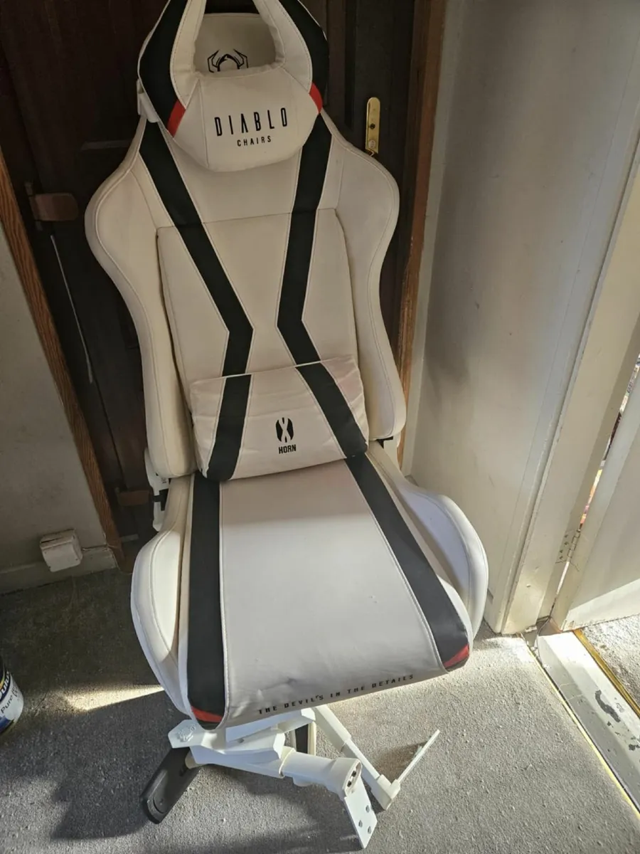 Gaming chair - Image 1