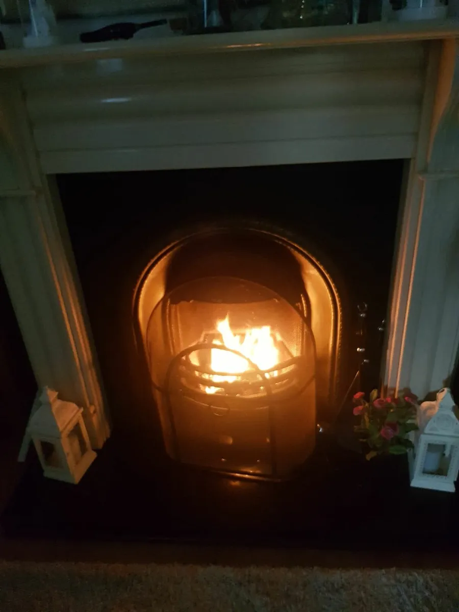 Fire surround €400 & Dimplex electric heater €50 - Image 3