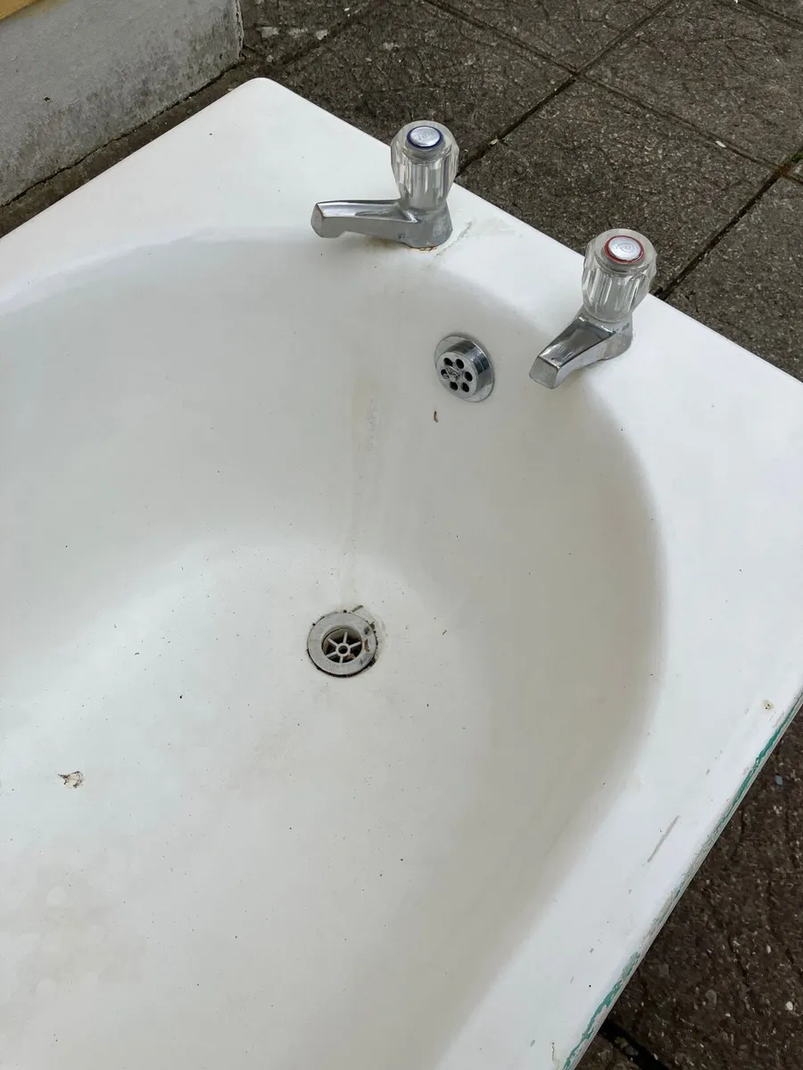 Cast iron bath tub - Image 2