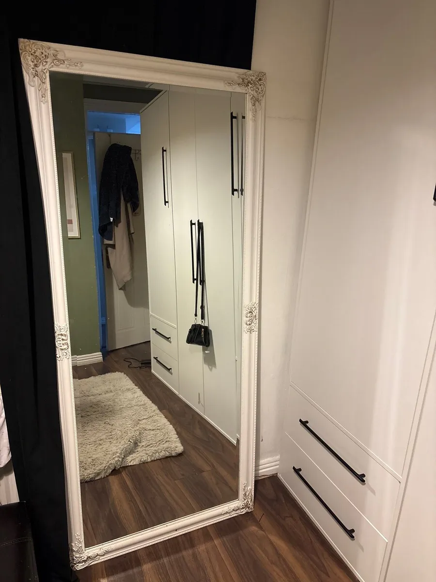 White border mirror