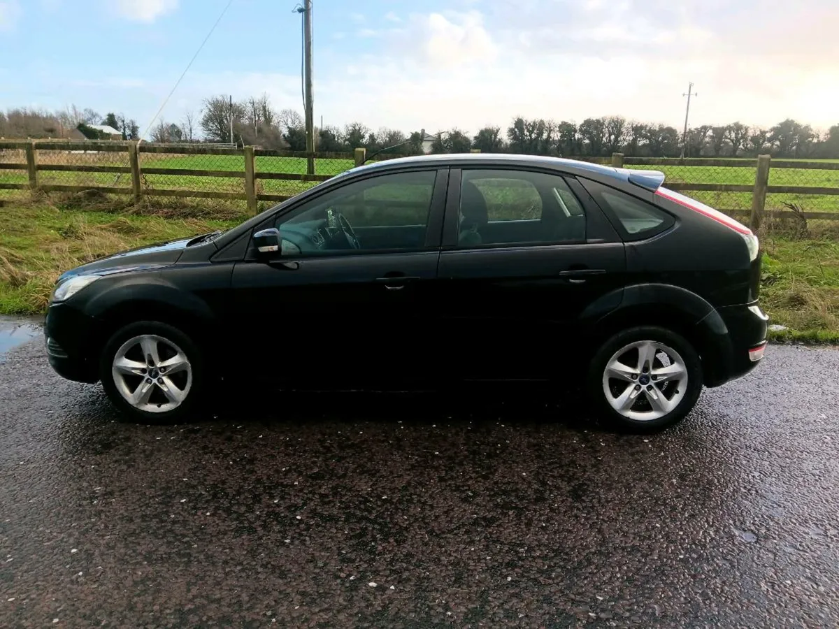 2010 FORD FOCUS AUTOMATIC - Image 2