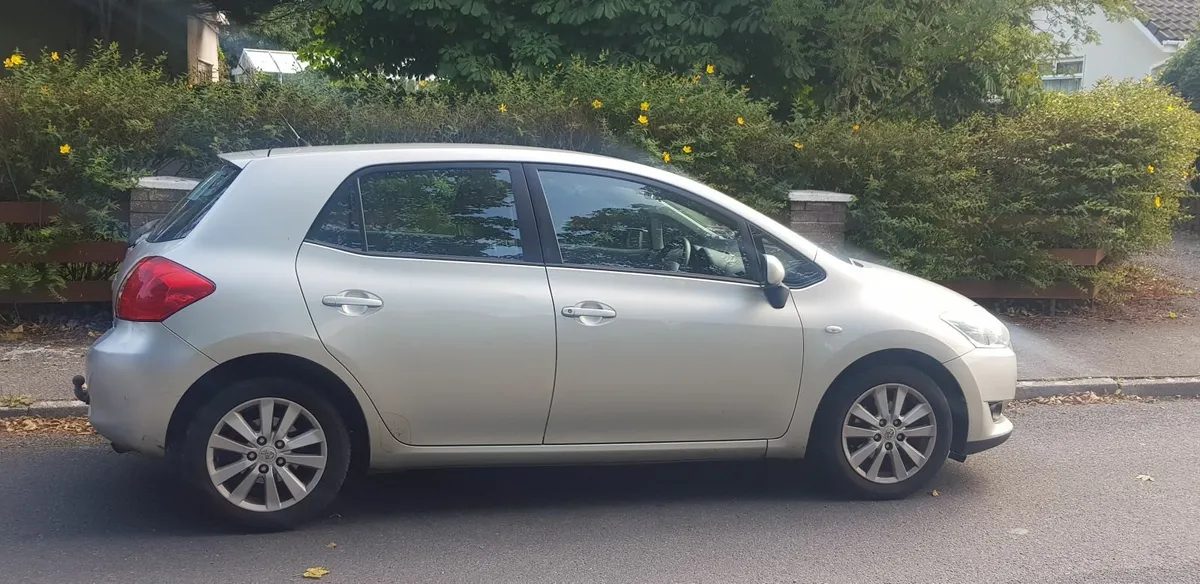 Toyota Auris 2008 - Image 2