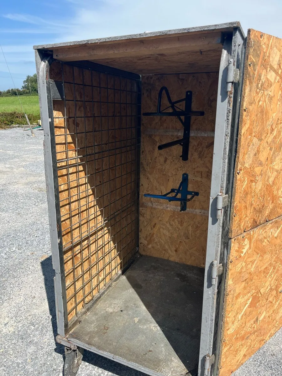 Tack locker - Image 2