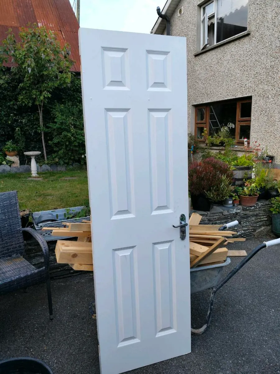 1 single white flush door. - Image 1