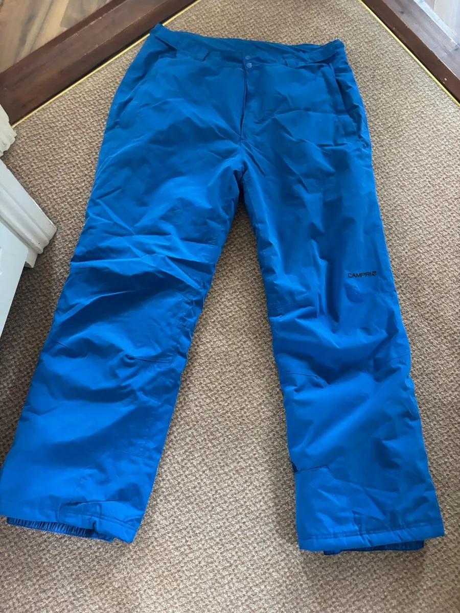 Skiing pants
