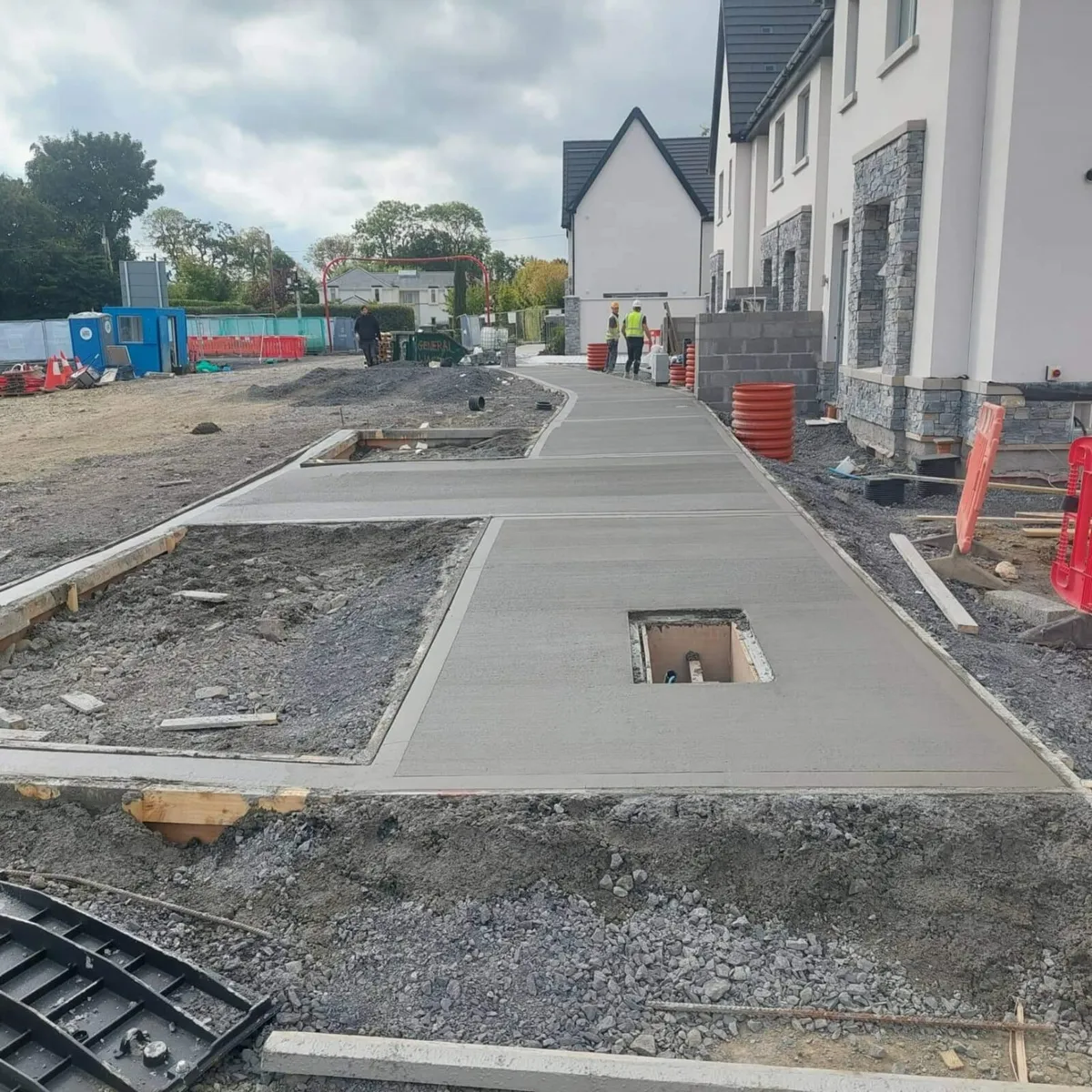 BUILDER AVAILABLE - Image 1
