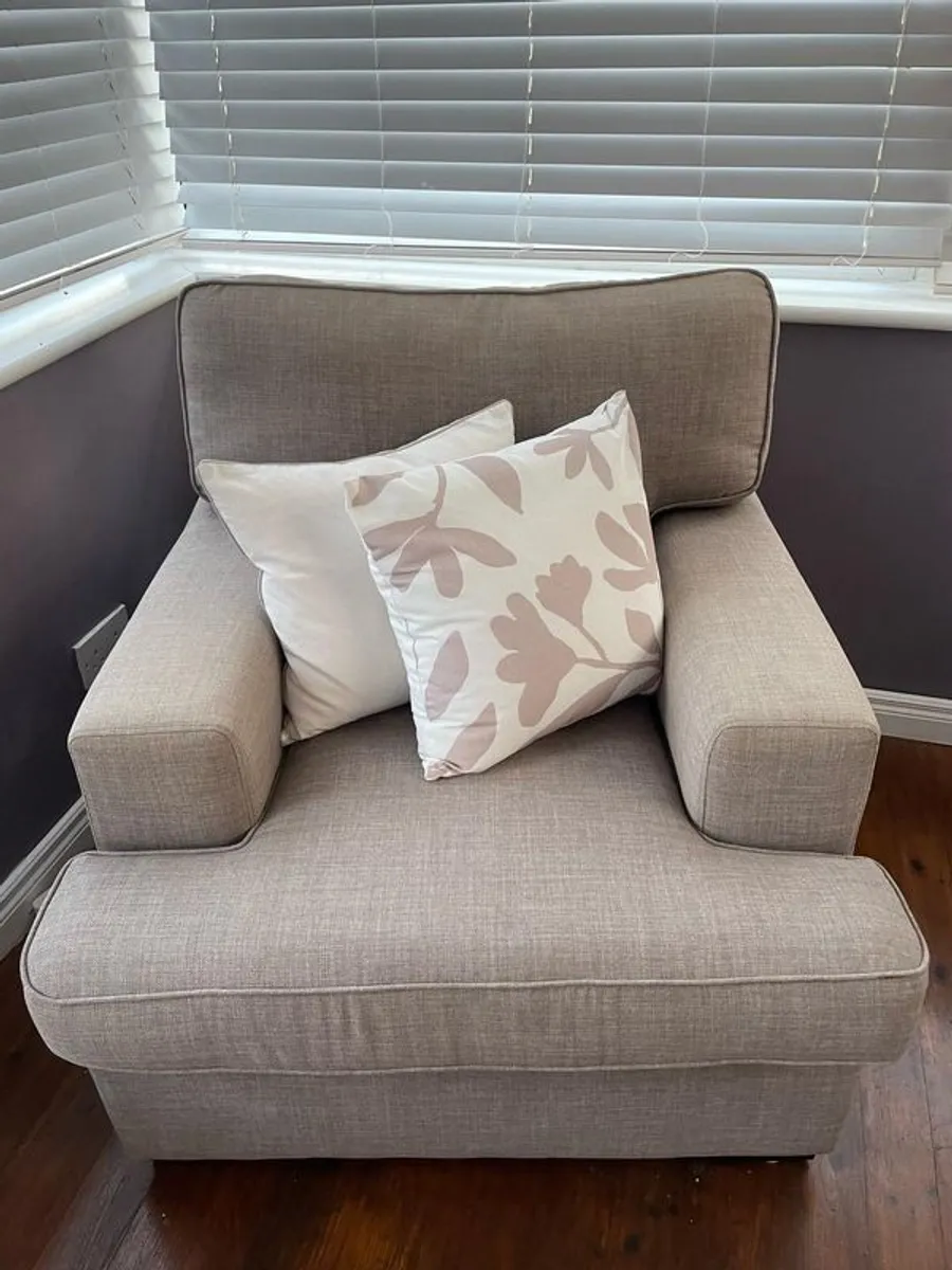 3 Piece Suite - Image 3