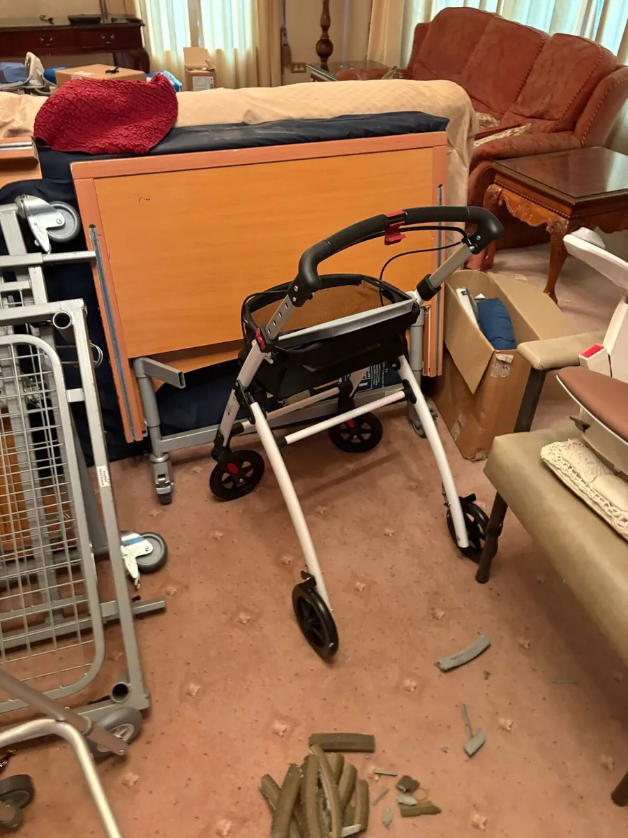 Electric hospital bed - Image 2