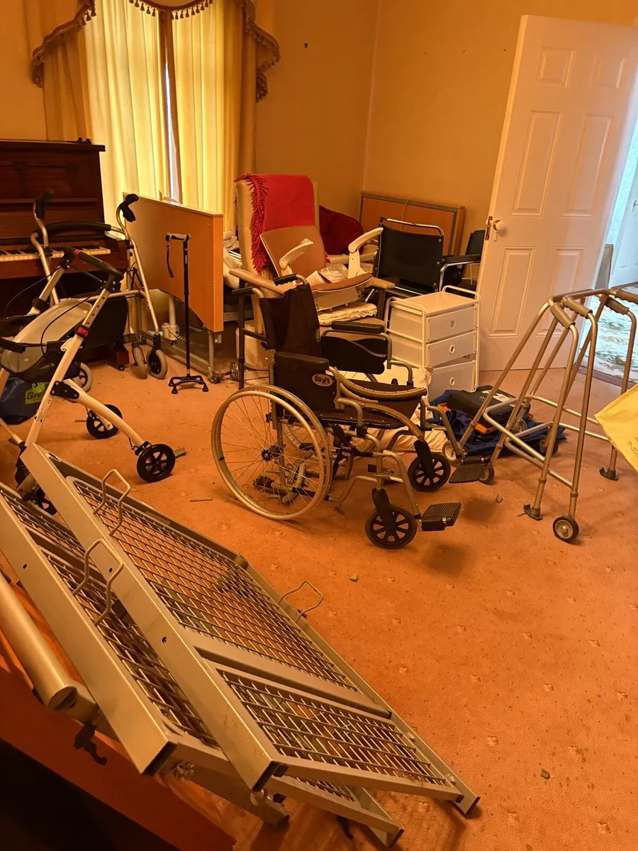 Electric hospital bed - Image 4