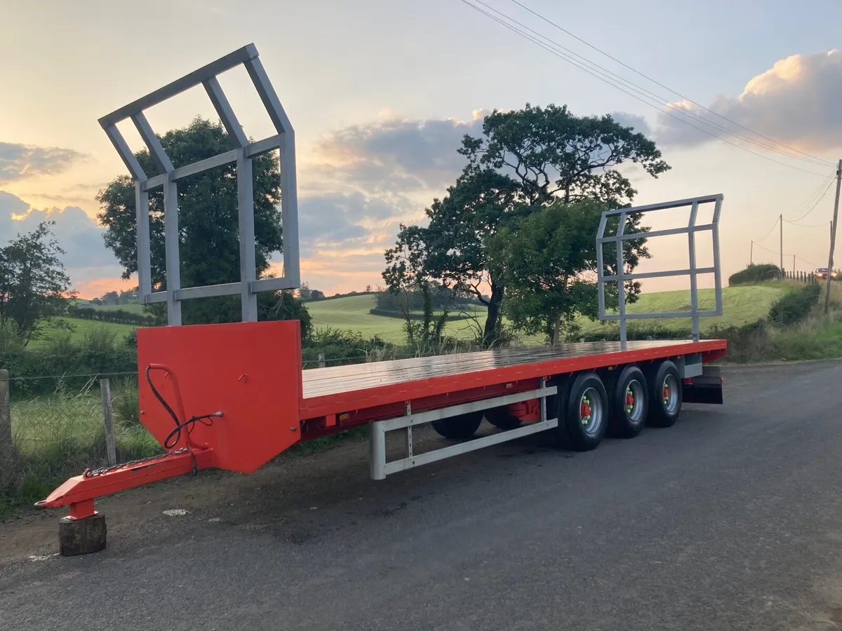 Bale trailer - Image 1