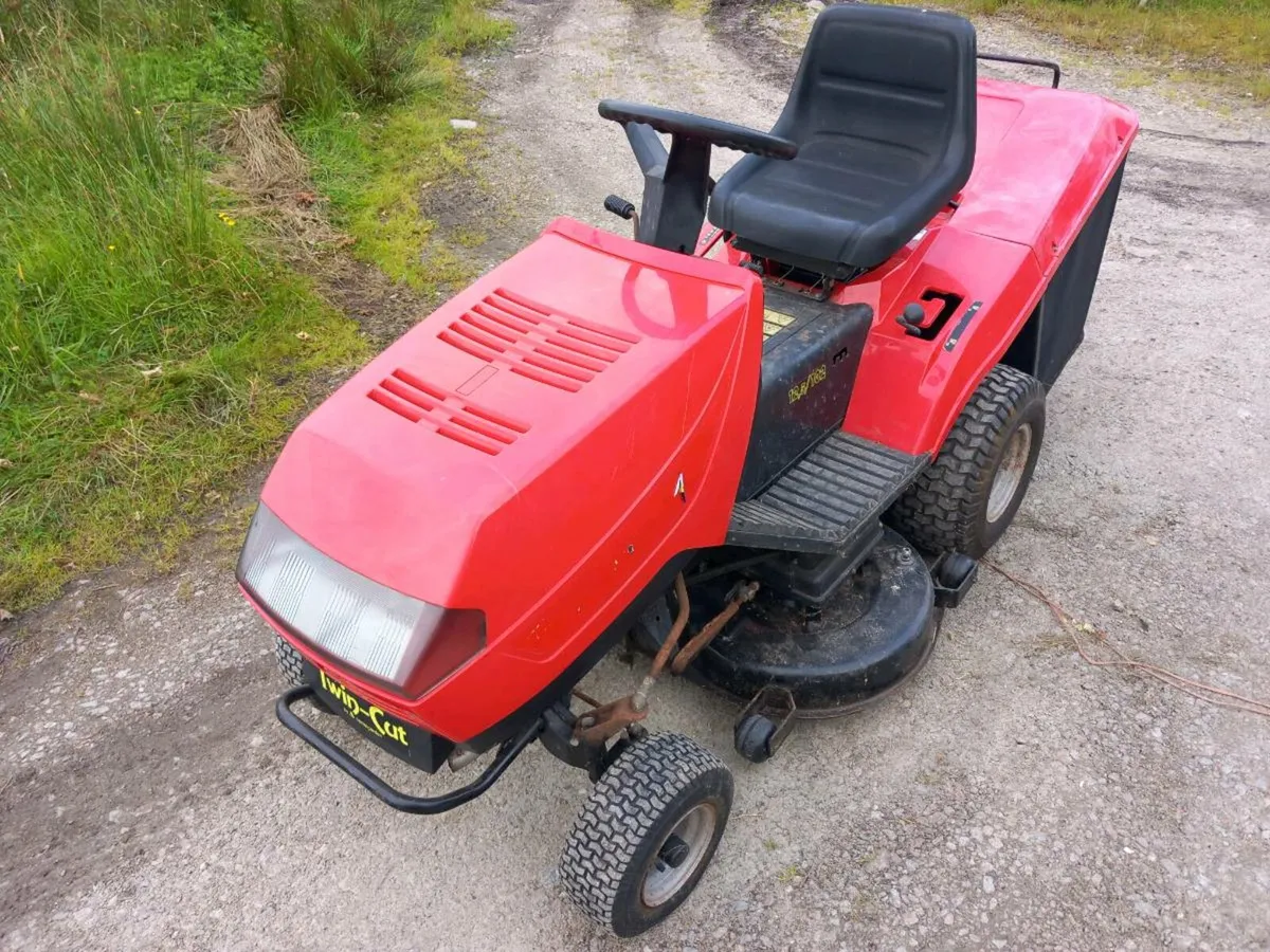 Castlegarden ride on lawnmower - Image 1