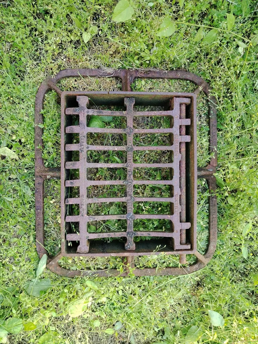 Cast Iron Gully Grate - Image 1