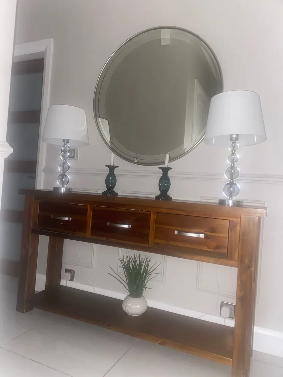 Stunning Console Table - Image 1