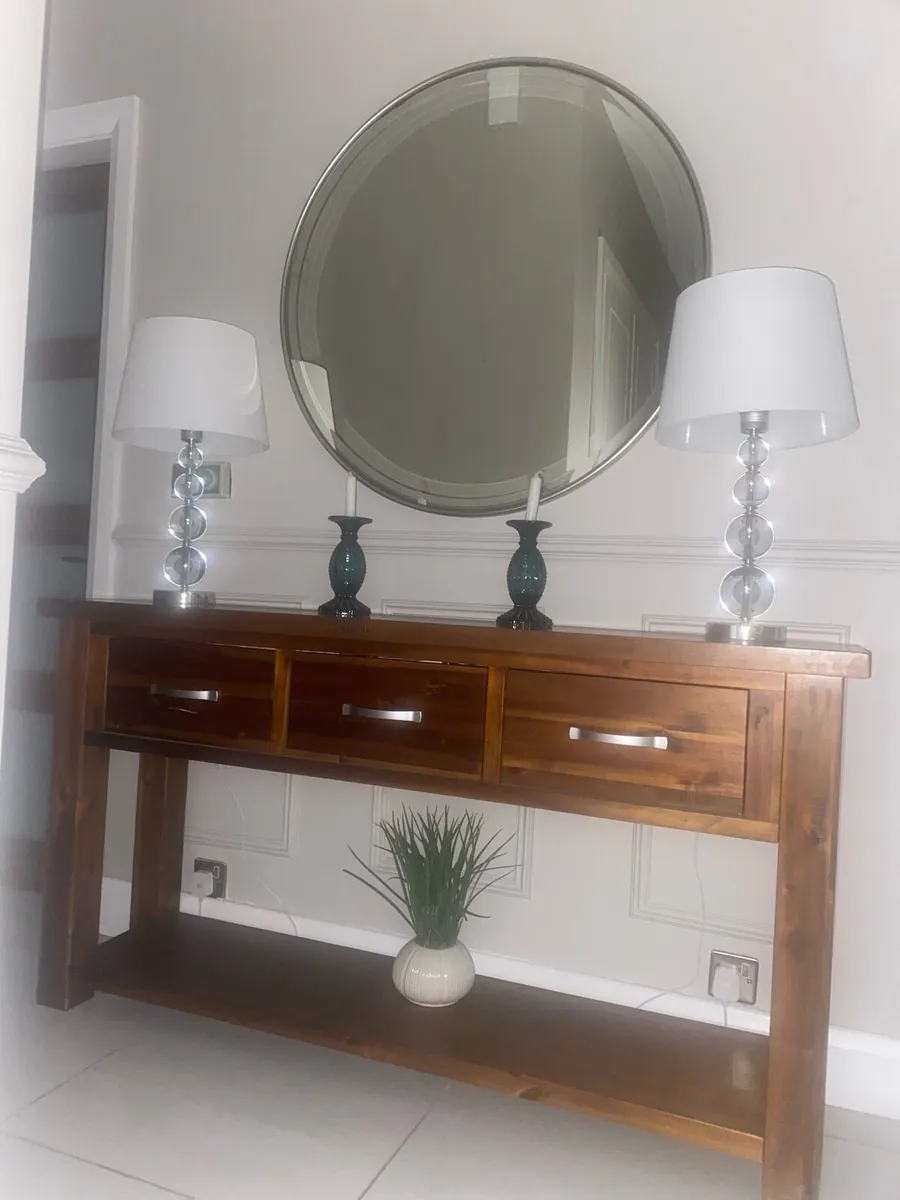 Stunning Console Table - Image 2