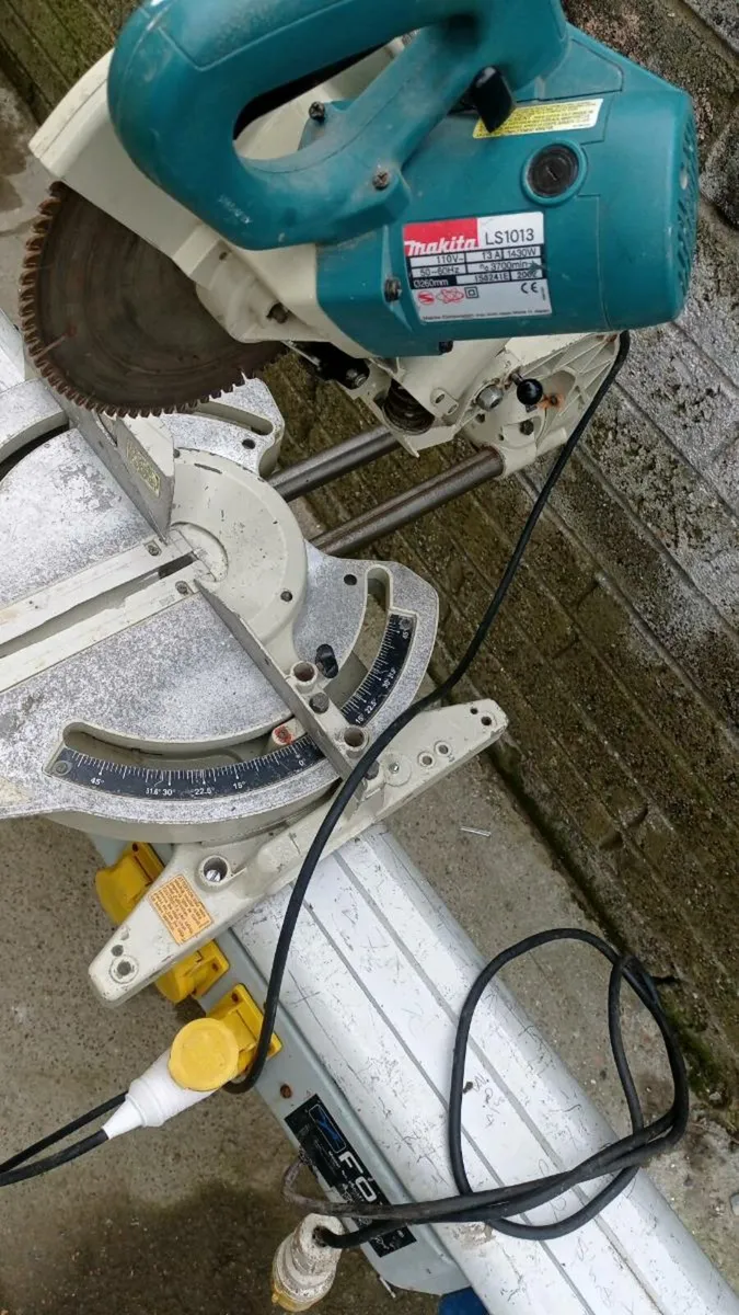 Makita 10" Sliding Chopsaw - Image 4