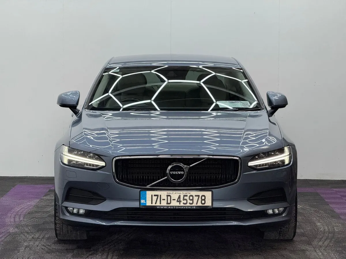 2017 Volvo S90 Momentum 2.0D, Automatic - Image 2