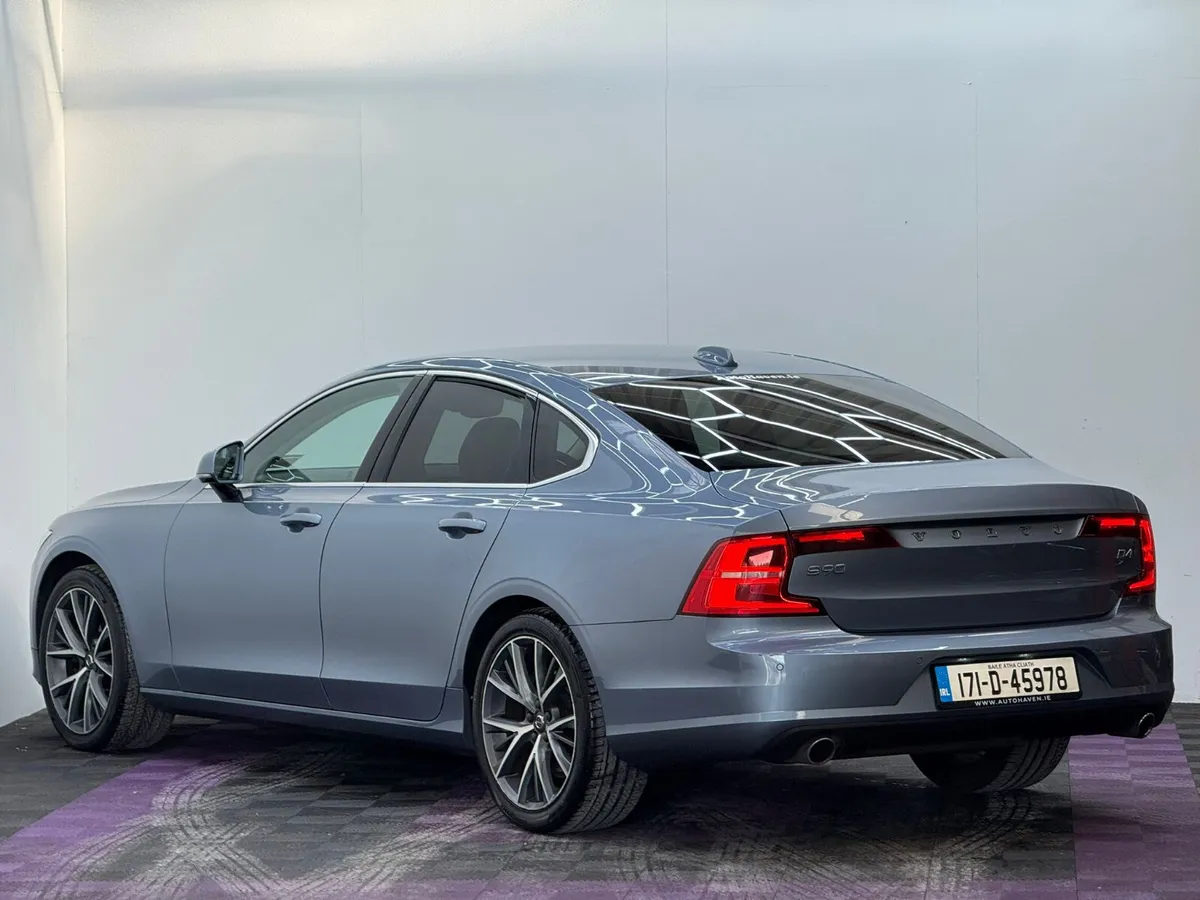 2017 Volvo S90 Momentum 2.0D, Automatic - Image 4