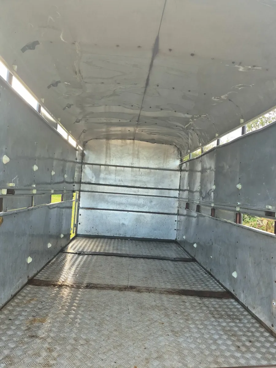 Cattle trailer - Image 1