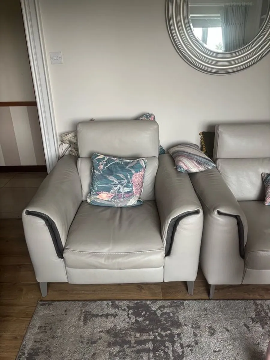 Natuzzi leather sofa and electric recliner - Image 1