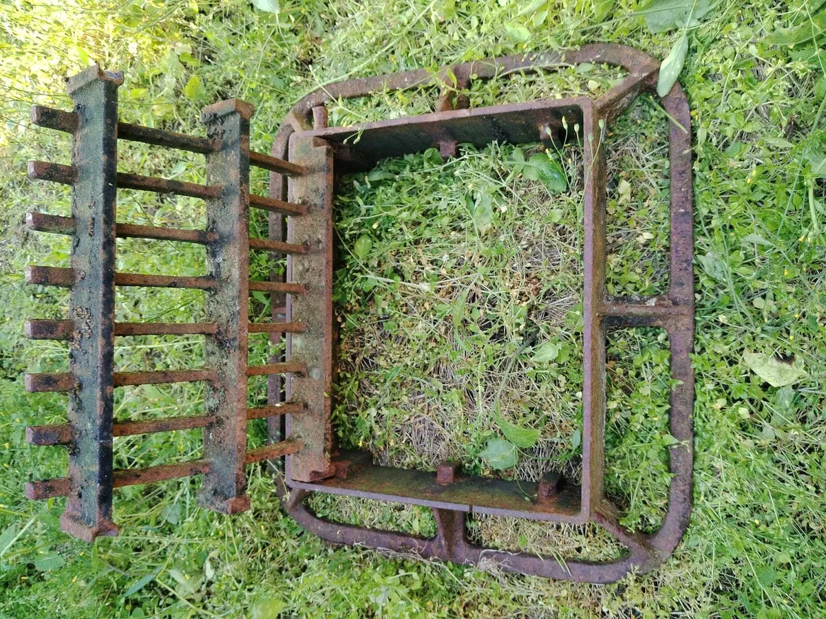 Cast Iron Gully Grate - Image 4