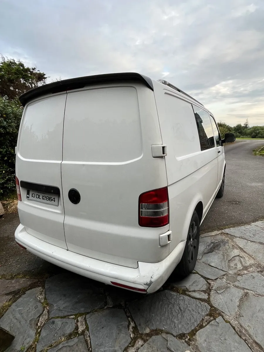 Volkswagen Transporter 2010 - Image 2