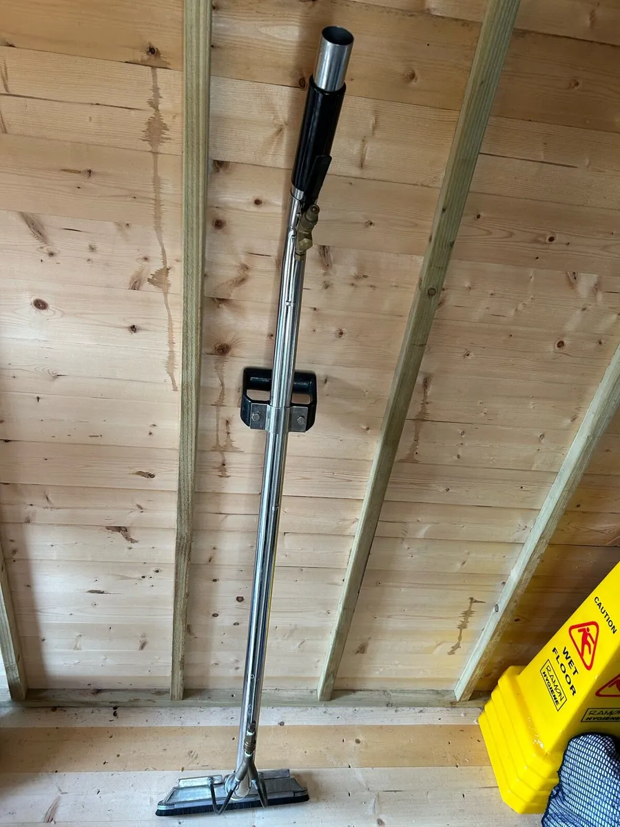 Hard floor cleaning wand