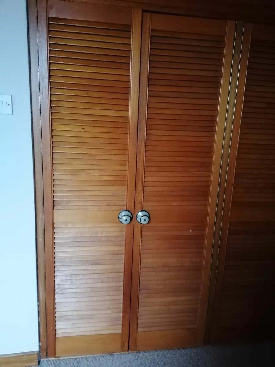 5x louvered doors for sale - Image 1