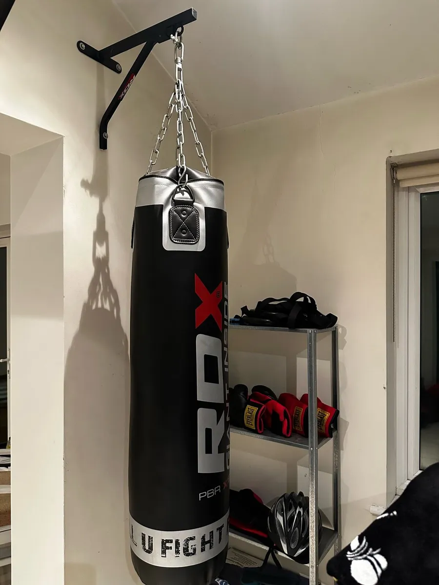 Punch bag & wall bracket - Image 1