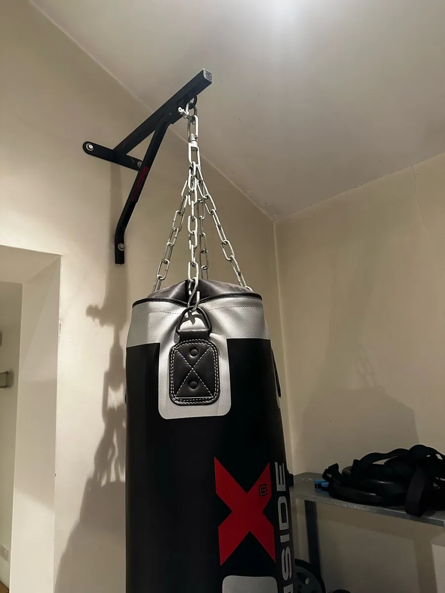 Punch bag & wall bracket - Image 2
