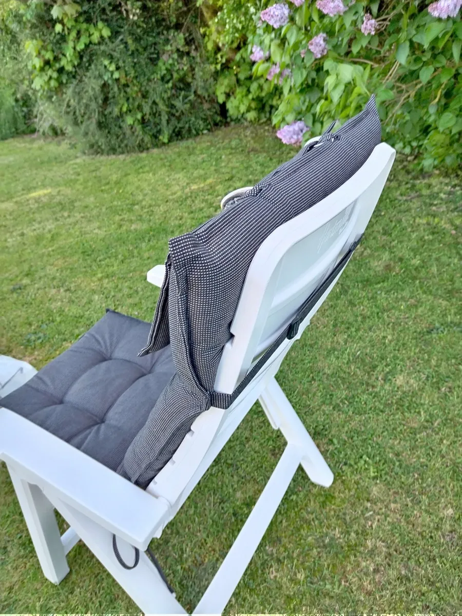 x1 Large White Plastic Recliner Garden Chair €60 - Image 4
