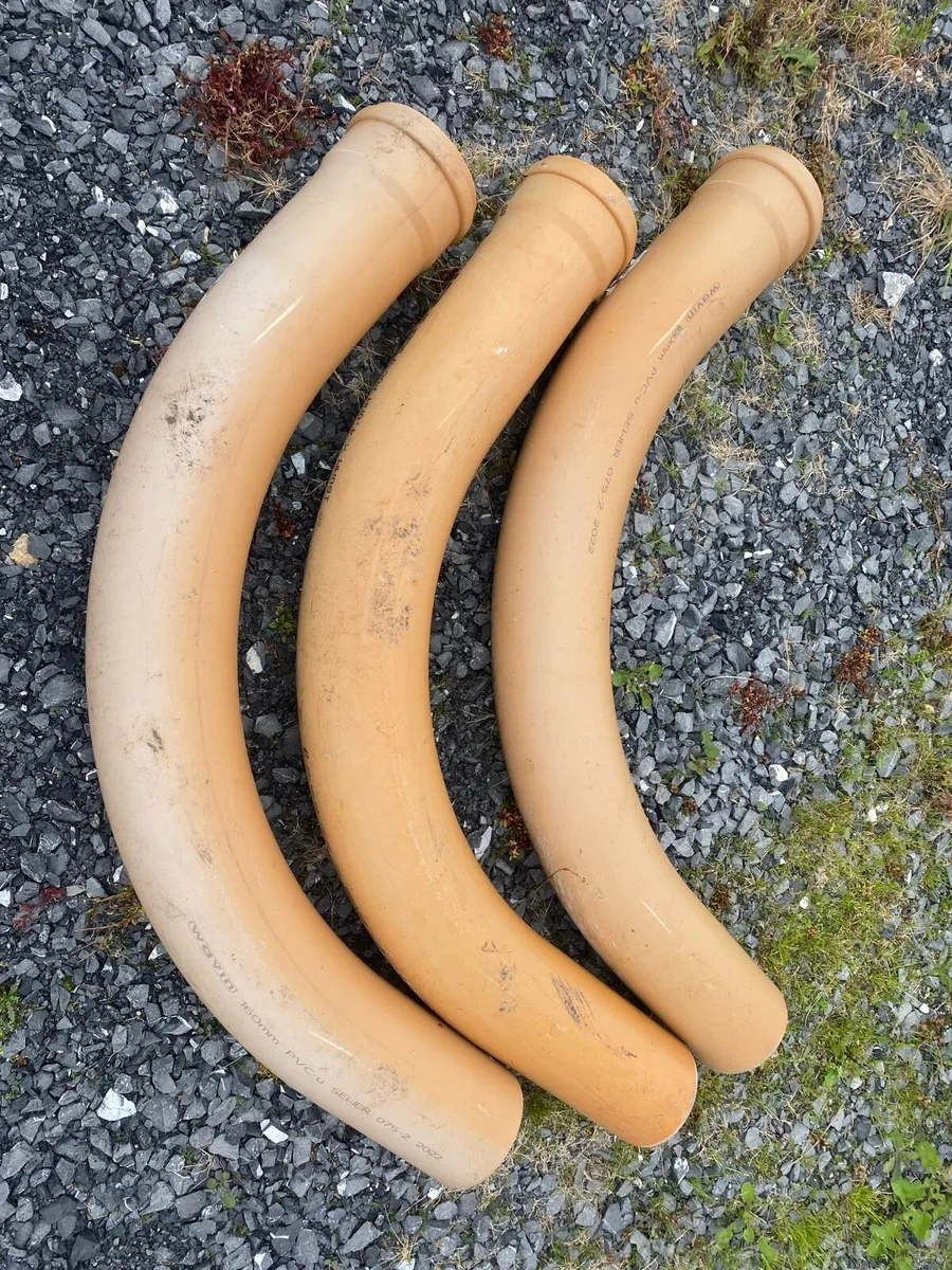 Waste and sewerage pipe bends and coupling - Image 1