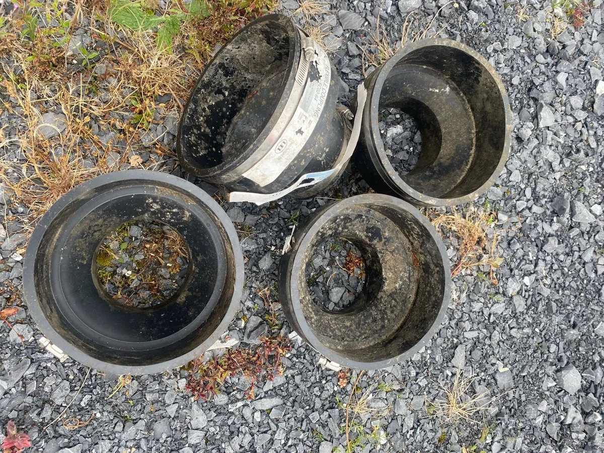 Waste and sewerage pipe bends and coupling - Image 4