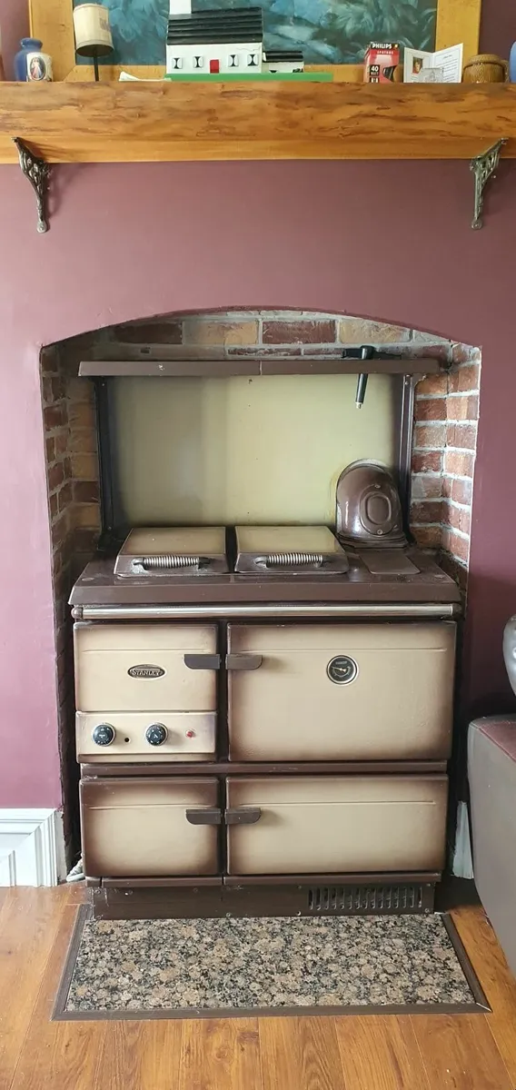 Stanley Oil Range Cooker - Image 1