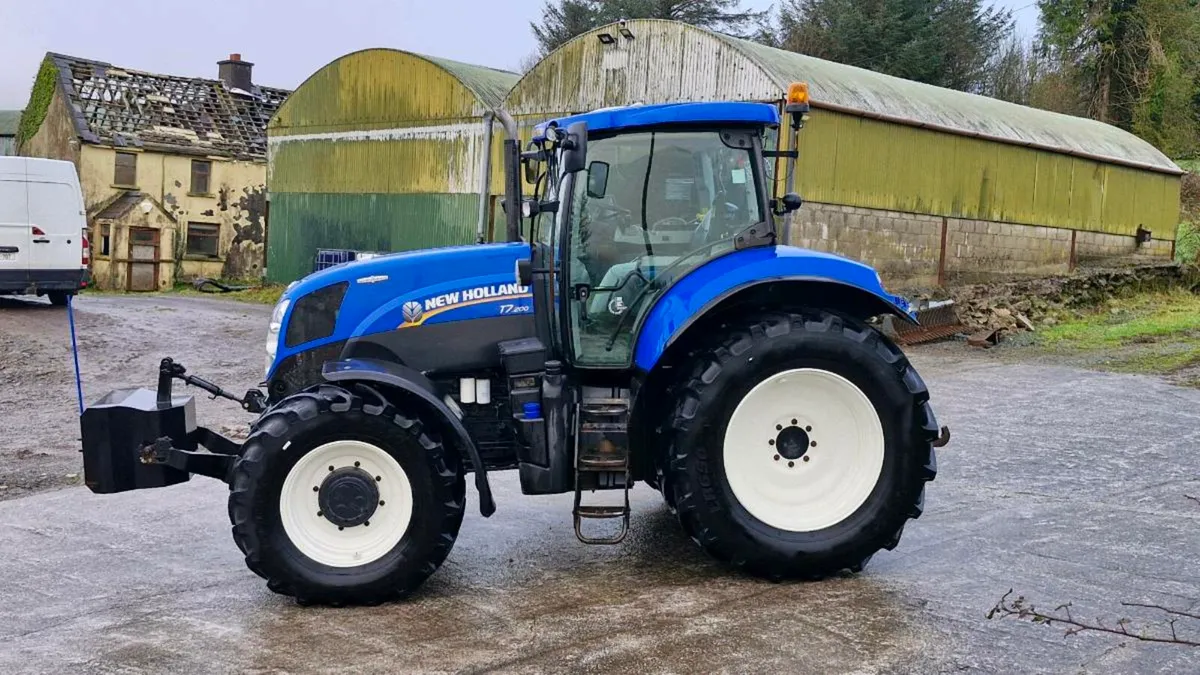 2015 New Holland T7 200 AUTOCOMMAND - Image 2