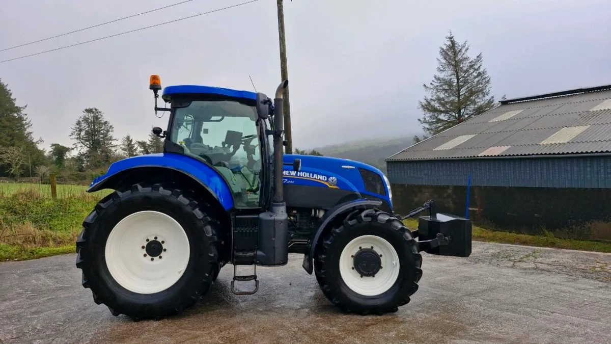 2015 New Holland T7 200 AUTOCOMMAND - Image 3