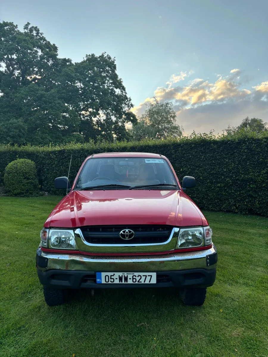 2005 Toyota Hilux - Image 2
