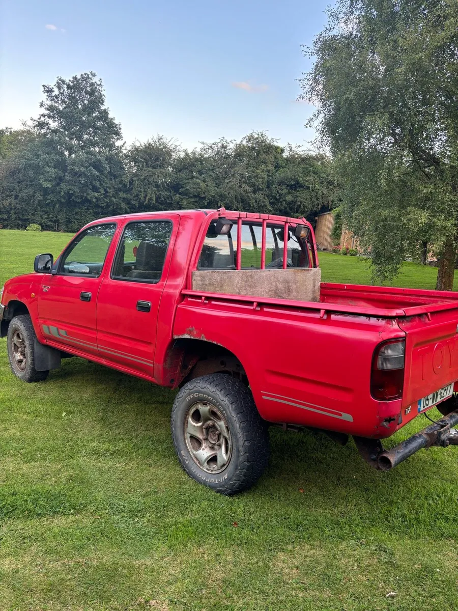 2005 Toyota Hilux - Image 4