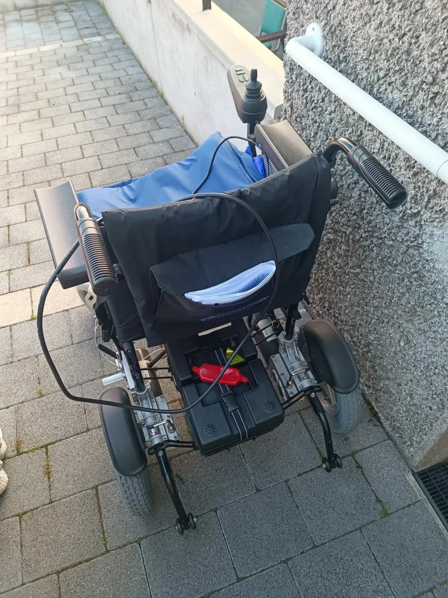 Electric wheelchair - Image 4