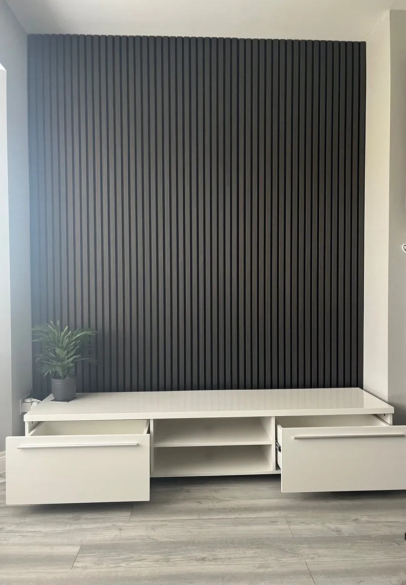 White unit - Image 1