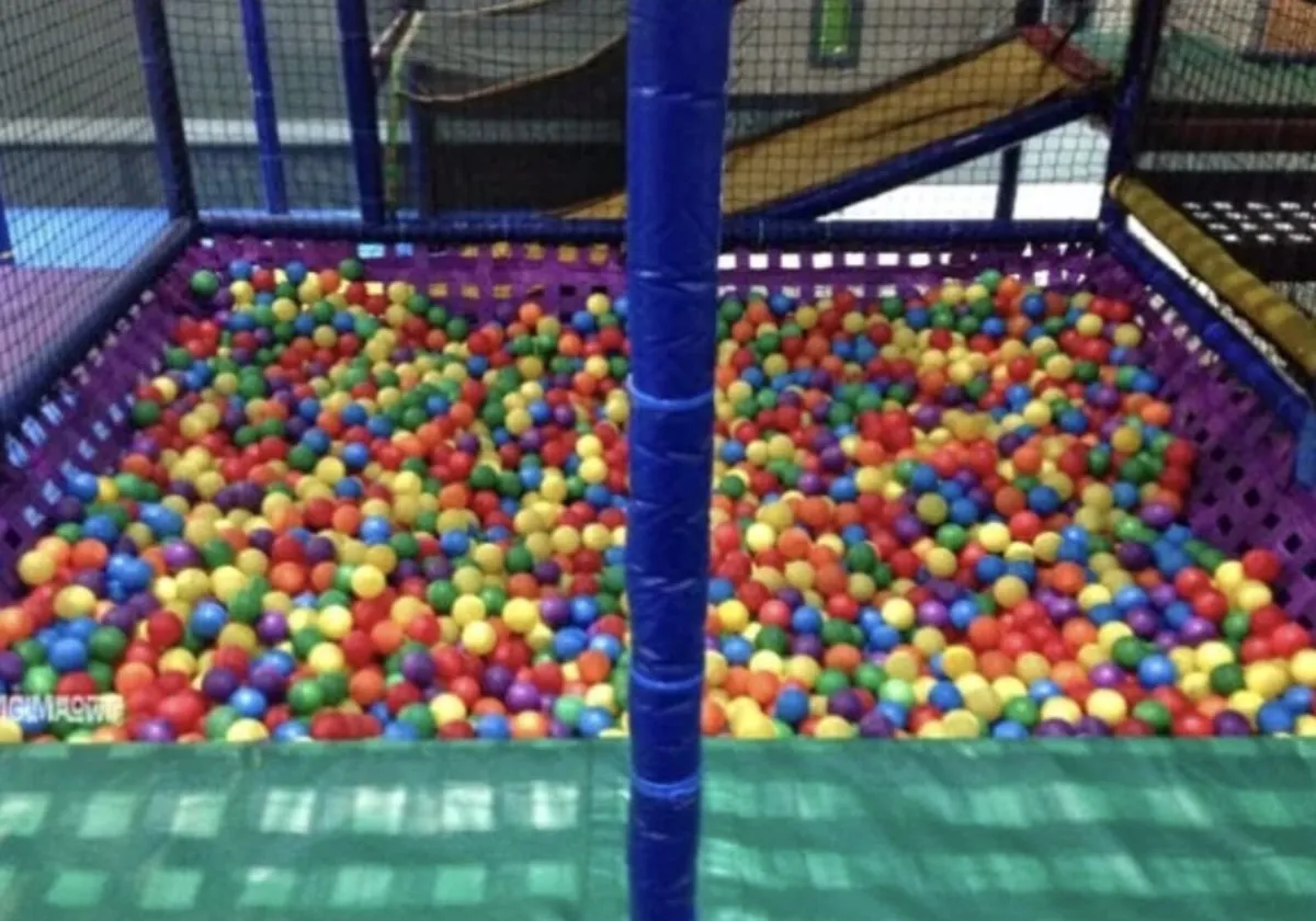FULL BALLPIT BALLS - Image 1