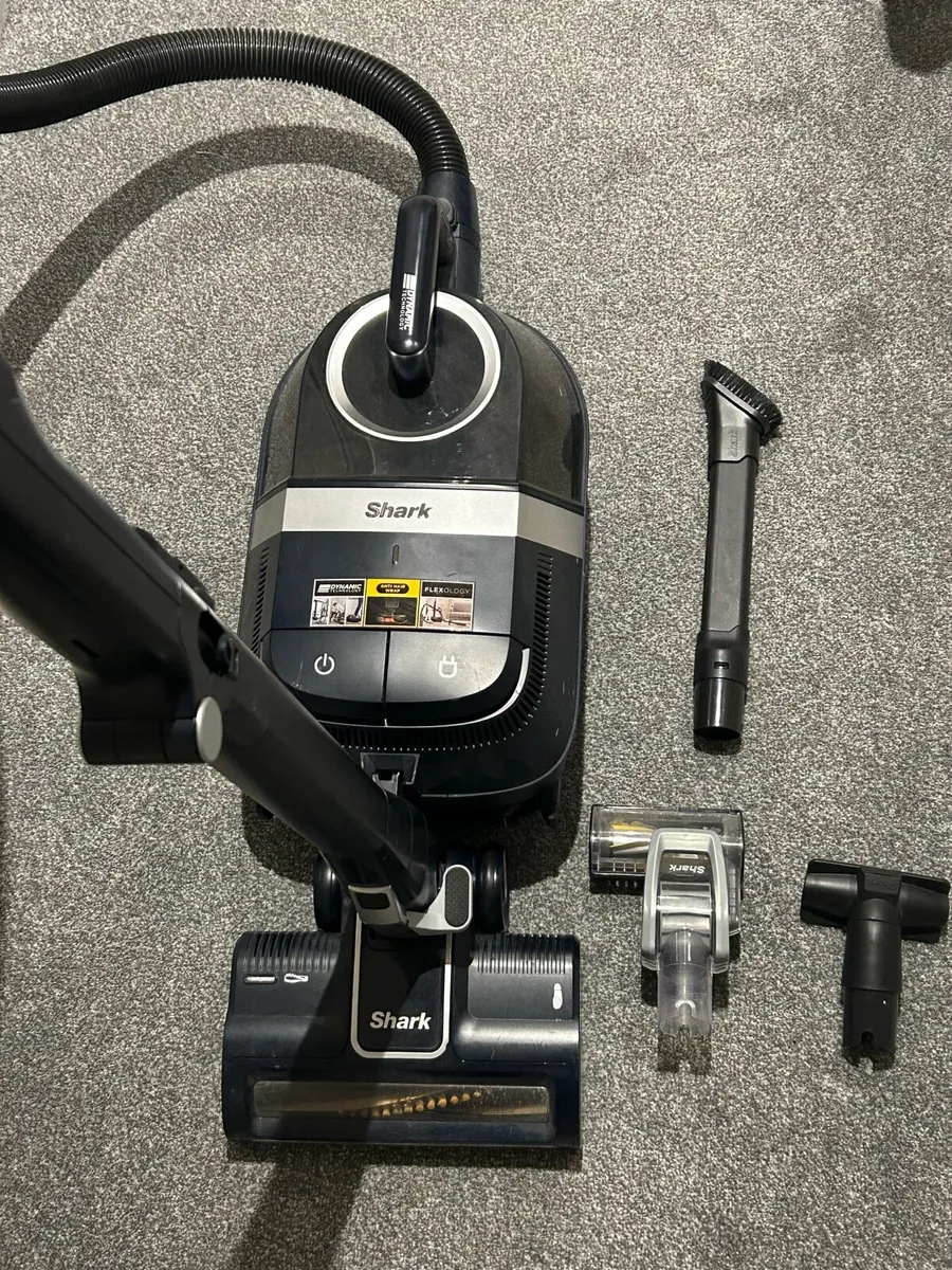 Shark vacuum - Image 2