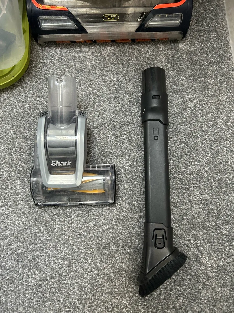 Shark vacuum - Image 4
