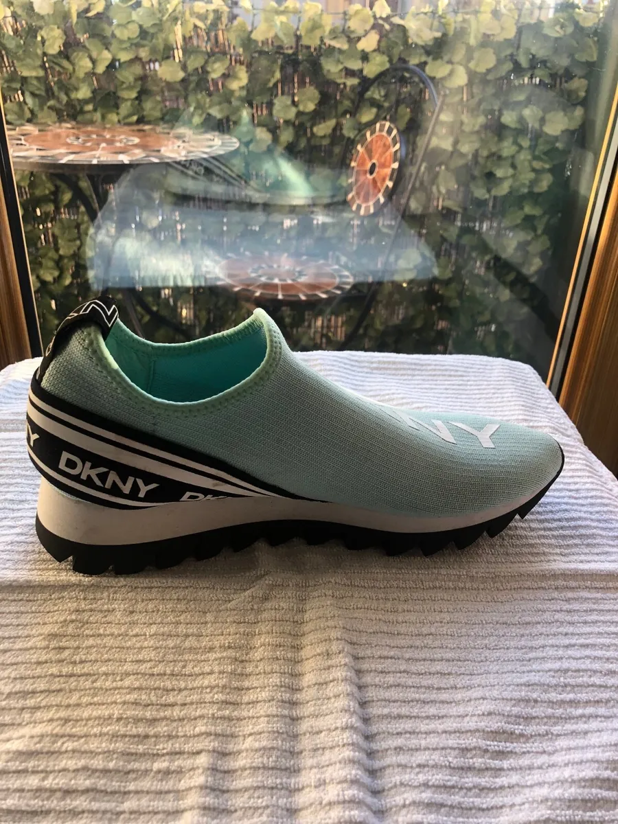 DKNY Abbi Trainers NEW - Image 3