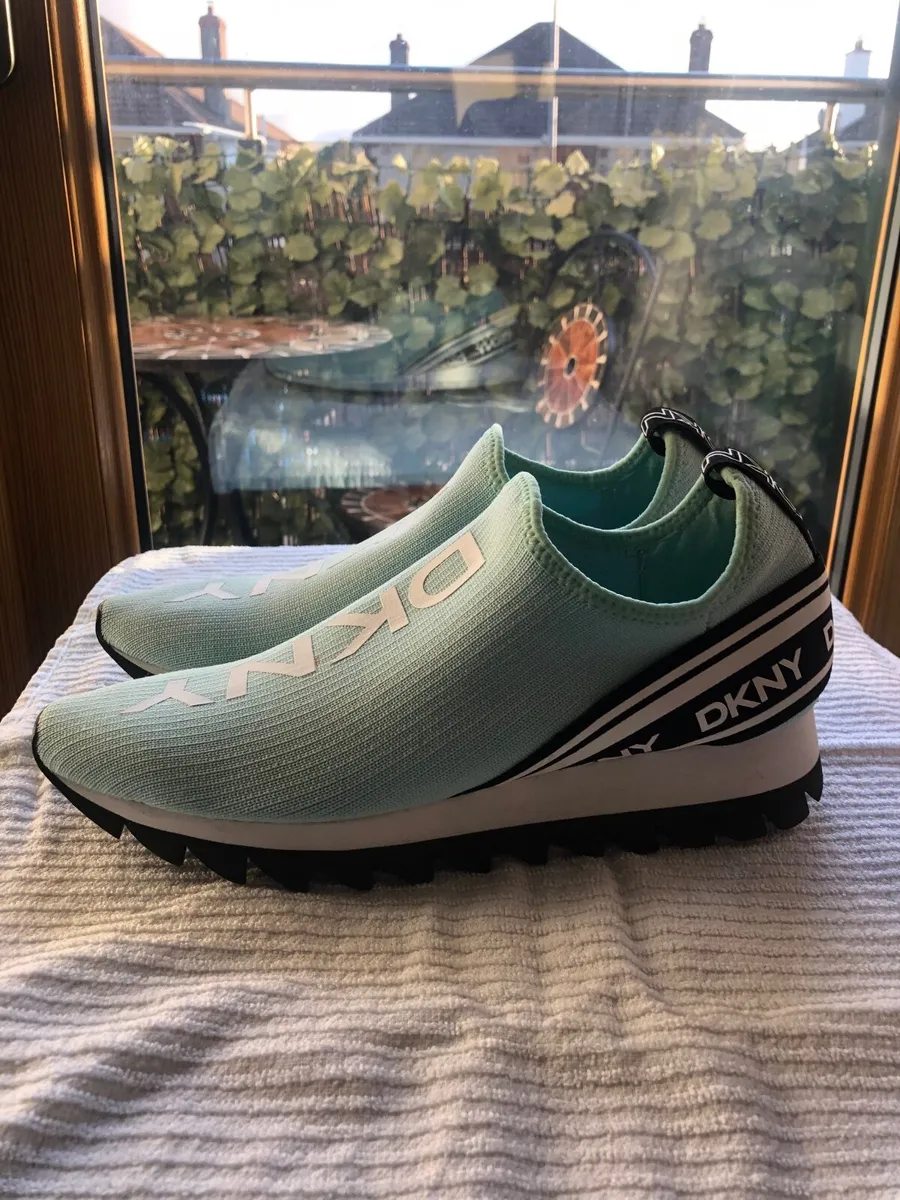DKNY Abbi Trainers NEW - Image 4