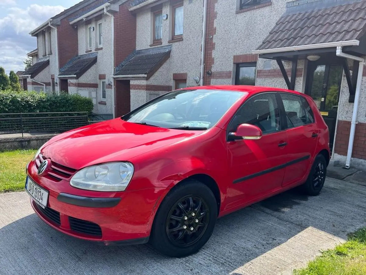 2005 Volkswagen Golf - Image 2