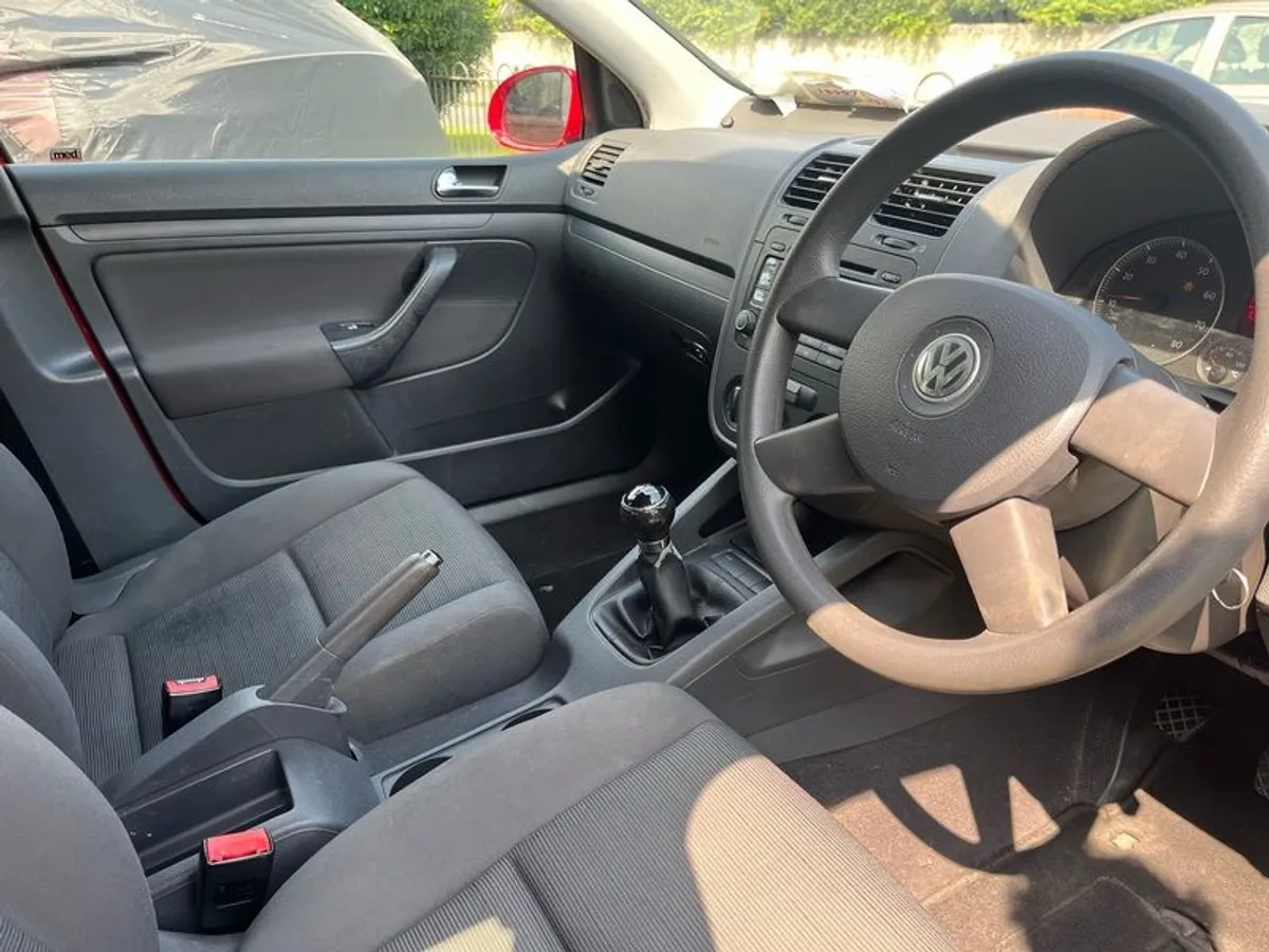 2005 Volkswagen Golf - Image 4